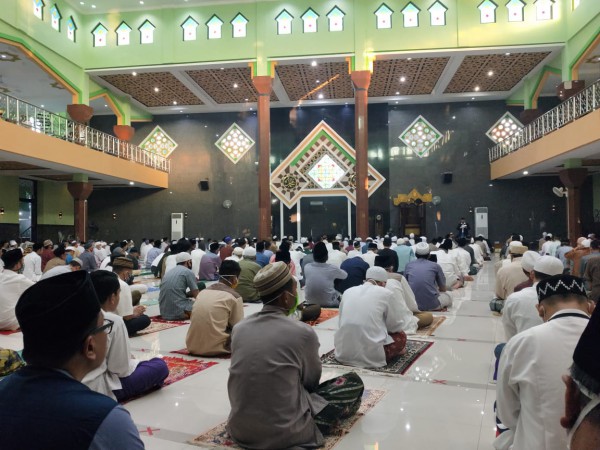 Salat Idul Fitri di Masjid Agung Tegal Digelar dengan Protokol Kesehatan Ketat