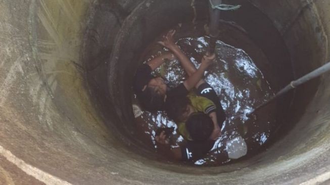 Hendak Selfie Ulang Tahun, Ayah dan Dua Anaknya Nyemplung ke Sumur 12 Meter