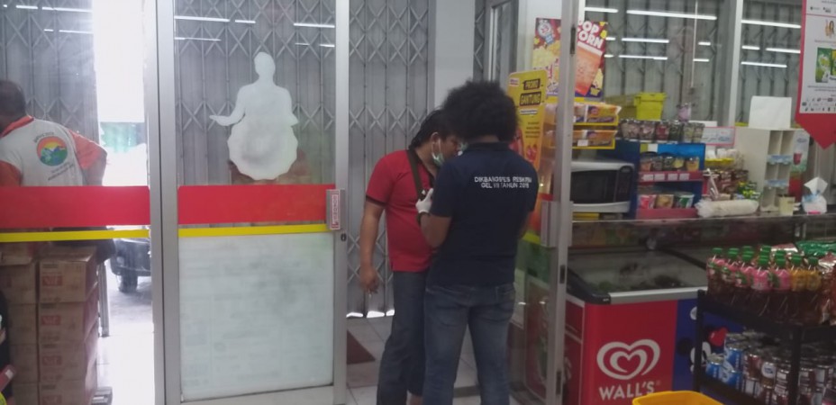 Pagi-pagi Tiga Perampok Bersajam Satroni Minimarket, Rp44 Juta Uang Dagangan Amblas