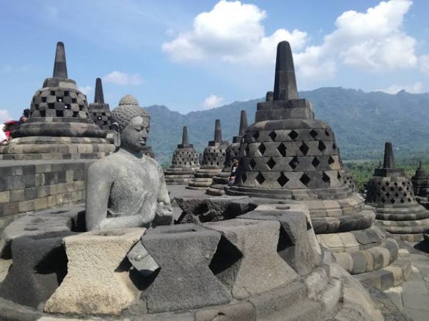 Gubernur Ganjar Beri Izin Simulasi Candi Borobudur