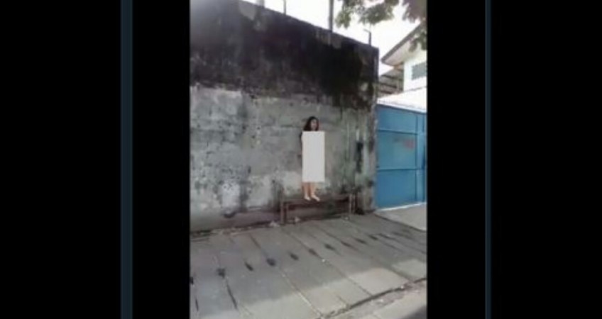 Bu Dokter Ini Berdiri di Tepi Jalan Tanpa Busana, Videonya pun Viral