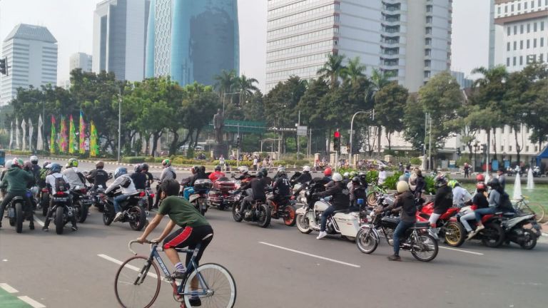 Balapan Liar Puluhan Moge di Area CFD Jakarta Picu Warga Marah