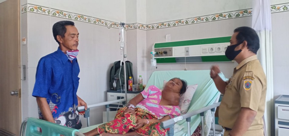 Terus Membesar, Empat Tahun Tumor Bersarang di Leher Wanita asal Brebes Ini