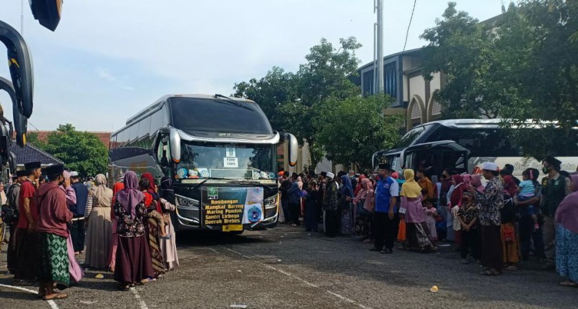 Bupati Brebes Lepas 1.320 Santri Lirboyo, Ini Pesannya