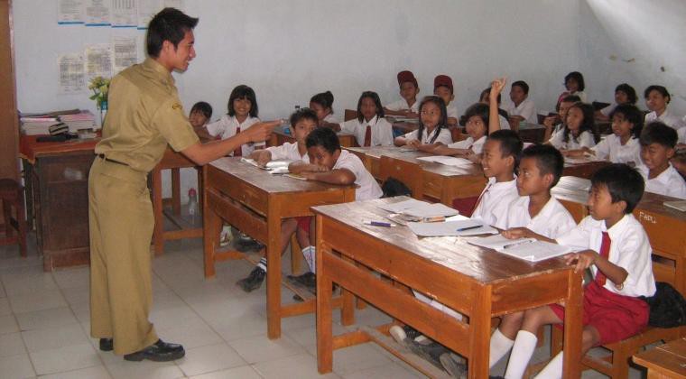 Sekolah Negeri Masih Butuh 835 Ribu Guru