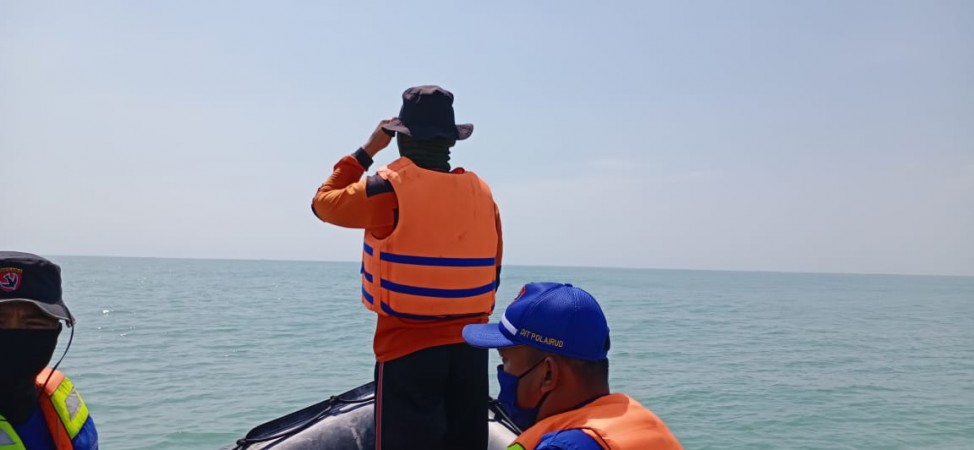 Nelayan yang Hilang saat Tarik Jaring di Perairan Karang Jeruk Belum Ditemukan