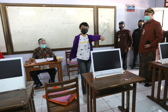 Verifikasi PPDB di SMA 3 Semarang Disidak, Ganjar: Kalau Ada Kecurangan, Coret!