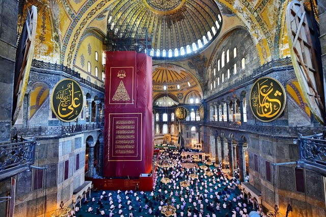 Hagia Sophia Gelar Salat Jumat Pertama, Turki dan Yunani Saling Serang Komentar