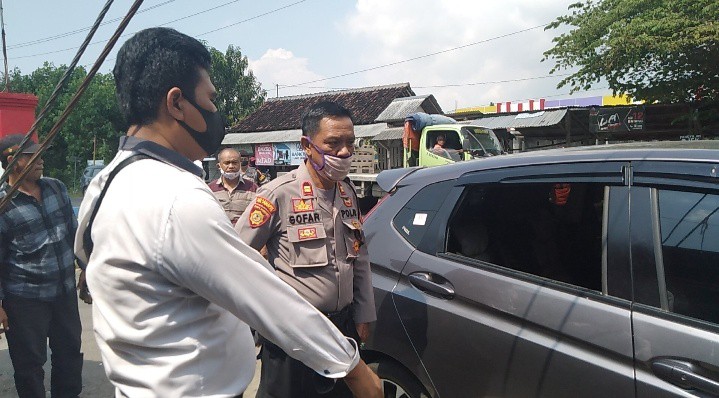 Ditinggal Makan Siang di Warung, Duit Rp312 Juta di Mobil Raib Digondol Rampok