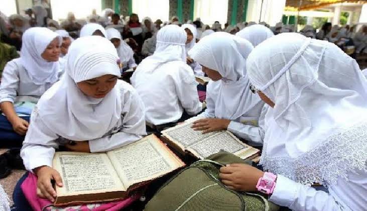 Kemenag Hapus Pelajaran Agama Islam dan Bahasa Arab? Rektor UIC Minta Penjelasan