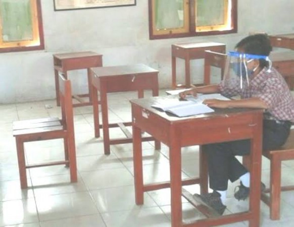 Siswa Belajar Sendirian di Sekolah karena Tidak Punya HP dan Jadi Viral, Anggota DPRD: di Jawa Tengah Banyak