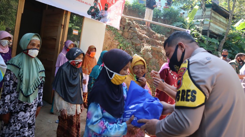 Ajak Disiplin Protokol Kesehatan, Polisi Sambangi Rumah-rumah Warga di Lereng Gunung Pemalang