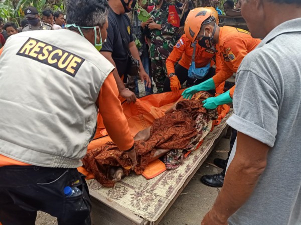 Diduga Bosan Penyakitnya Tak Kunjung Sembuh, Laki-laki Paro Baya Ditemukan Tewas Dalam Sumur