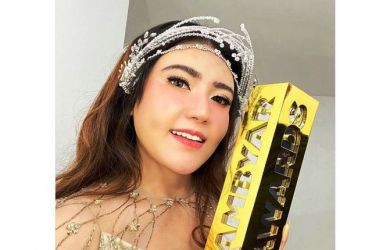 Via Vallen Raih Piala Penyanyi Wanita Favorit Terambyar, Kalahkan Nella Kharisma