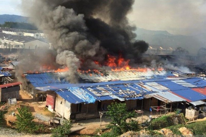 Rumah-rumah Bedeng di 'Kampung TKI' di Malaysia Terbakar