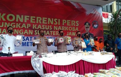 Klaim Bisa Selamatkan 2 Juta Jiwa, Polisi Amankan Ratusan Kilo Sabu Jaringan Sumatera-Jawa
