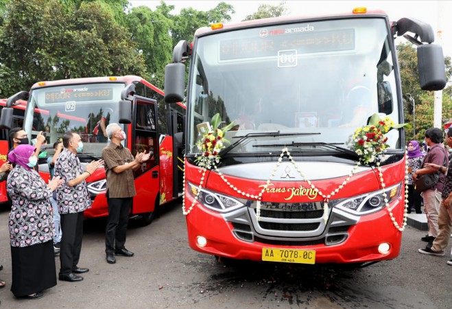 Trans Jateng Purwomanggung Gratis Sembilan Hari, Ganjar: Silakan Bus-busan Sak Kemengmu
