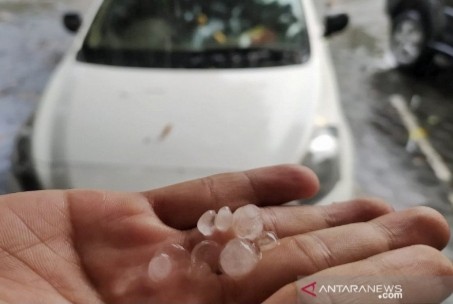 Waspadai Cuaca Ektrem, Bahkan Fenomena Hujan Es di Sejumlah Daerah