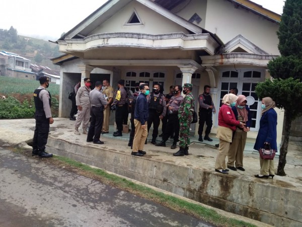 Penuturan Petugas yang Dimassa: Pemakaman Pasien Suspek Covid-19 Ricuh saat Tali Peti Jenazah Putus