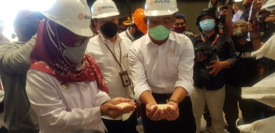 Ke Tegal, Menko PMK Muhadjir Effendy Larang Bansos Beras Diambil Sendiri KPM