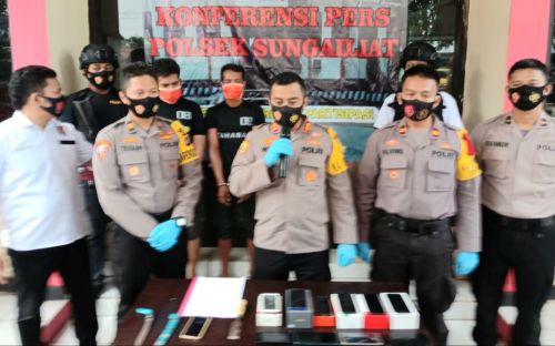 Sadis! Terlibat Cinta Segitiga, Pemuda Tusuk Mati Selingkuhan di Hadapan Pacarnya