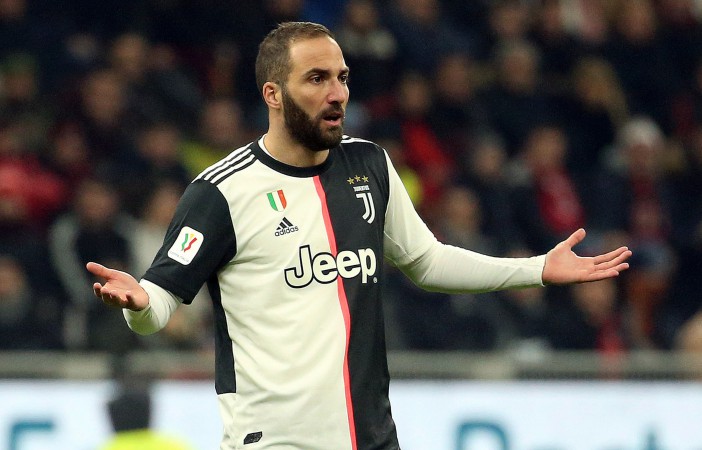 Suarez Datang, Higuain Ditendang Juventus
