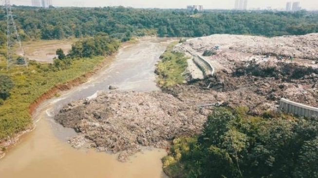 Ribuan Ton Limbah Medis Covid-19 Cemari Sungai Cisadane