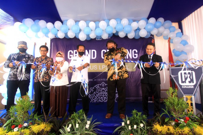 Wali Kota Resmikan Grand Opening Pindah Lokasi LP3I Tegal