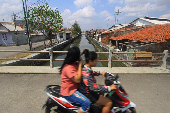 Warga Pesisir Kota Tega Waswas Dihantui Rob