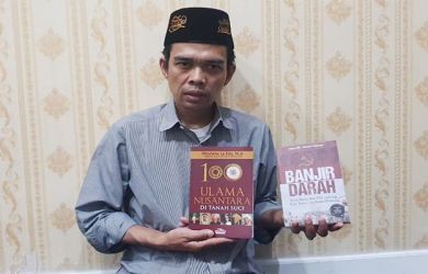 Pamer Buku Banjir Darah, UAS Ingatkan tentang Kejahatan PKI dalam Sejarah Bangsa Indonesia