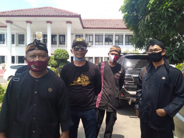 Wartawan Abal-abal Pelaku Pemerasan di Pemalang Disidang, Sejumlah Kades Datangi Pengadilan