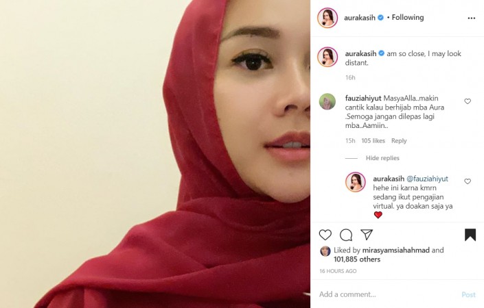 Unggah Foto Pakai Hijab, Aura Kasih Didoakan Netizen Cepat Hijrah