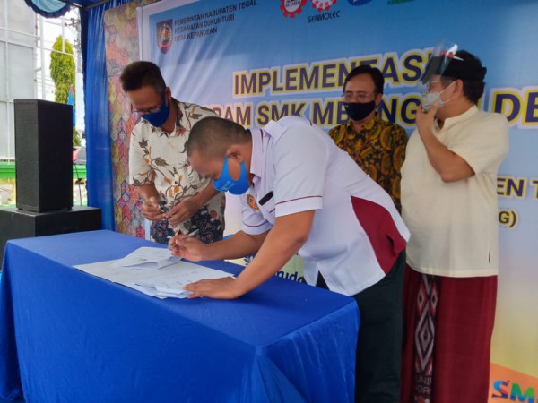 Keren Nih! SMK Astrindo Kota Tegal Gandeng Garudafood dan Lapan untuk Mbangun Desa