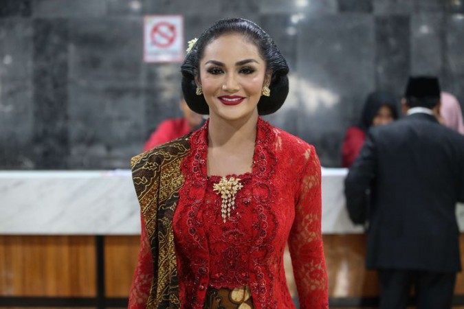 Krisdayanti Sebut UU Omnibus Law Terobosan Hukum Baru, Netizen: Anang Aja Dia Khianati, Apalagi Cuma Buruh