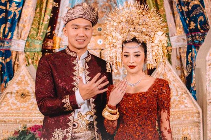 Resmi Dinikahi Indra Priawan, Nikita Willy Diberi Emas 75 Gram Bertahta Berlian Sembilan Karat