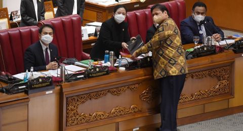 PDIP Bantah Matikan Mik Demokrat, Andi Arief Singgung Tangisan Puan Maharani dengan Berikan Tampungannya