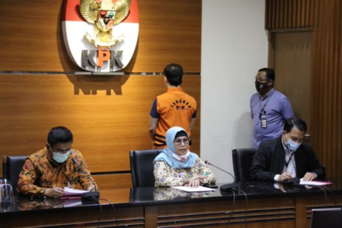 Diduga Halangi Penyidikan, KPK Bidik Istri Buron Calo Perkara di MA