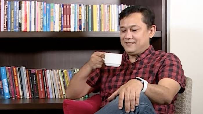 Sindir Henry Subiakto, Denny Siregar: Halo Kemkominfo, Bekerjalah Terus Meski Tak Berguna