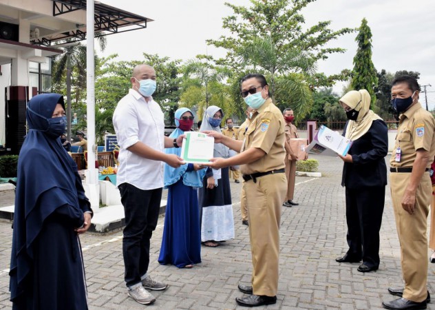 Pegawai Negeri Terima Bantuan 18.200 Masker dan 9.100 Botol Hand Sanitizer