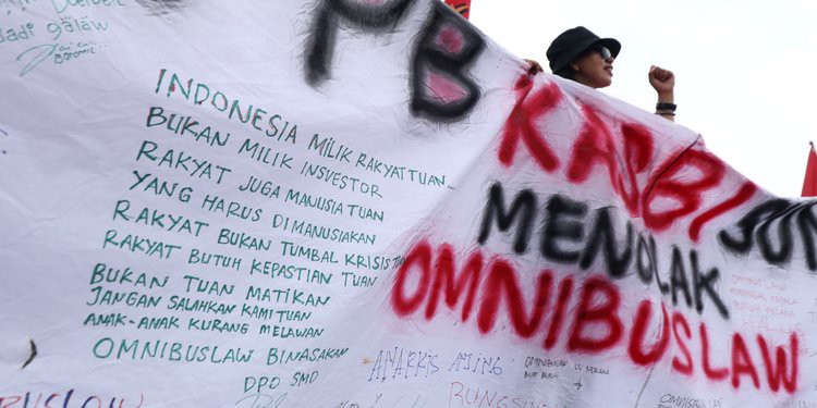 Kecewa Merasa Dibohongi Pemerintah dan DPR, Buruh Ramai-ramai Siapkan Gugatan