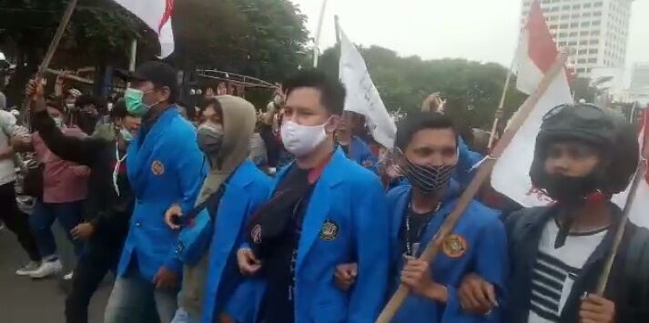 Mahasiswa Mulai Bergerak dari Monas, Teriakan Pemerintah dan DPR Pengkhianat