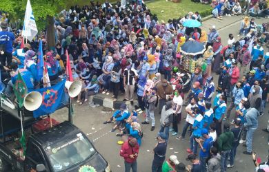 Tiga Ribu Buruh di Tangerang Blokade Jalan, Siap Kosongkan Pabrik dan Kepung Gedung DPR RI