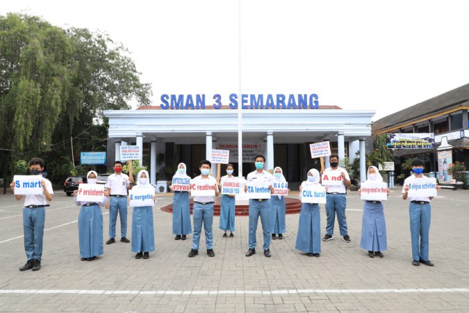 Tolak Demo Anarkis, Pelajar di Semarang Gelar Aksi Damai di Halaman Sekolah