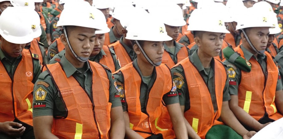 Taruna Akmil Latihan Serangan Siang Layaknya Perang Terbuka Sesungguhnya