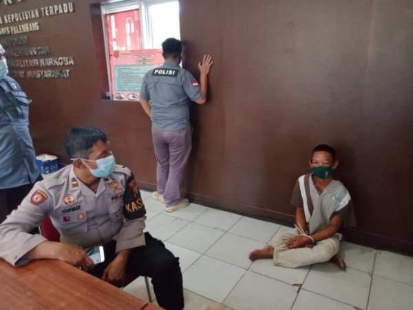 Ngaku Terpeleset, Pria Paro Baya Dimassa usai Pegang Kemaluan Nenek-nenek di Pasar