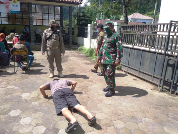 Tidak Memakai Masker, 46 Orang di Bumijawa Kena Sanksi Push Up dan Menyanyi