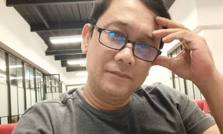 TNI Turun Tangan Bersihkan Baliho HRS, Denny Siregar: Sekarang Mau Ngomong Apa? Sana, Telan Sendal!