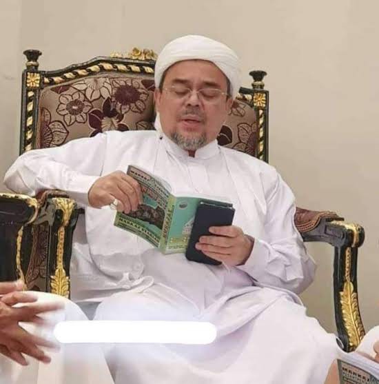 Habib Rizieq Pergi Lewat Pintu Belakang, Denny Siregar: Jangan Lagi Bilang Beliau Kabur