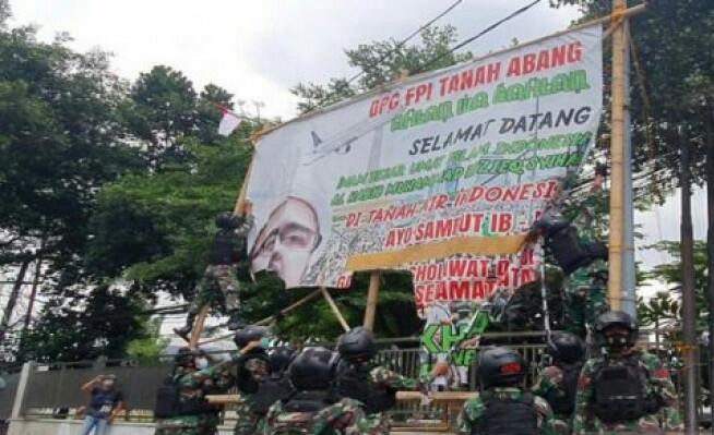 Langkah TNI Sudah Offside, Salah Copoti Baliho, kok Jokowi Diam Saja?