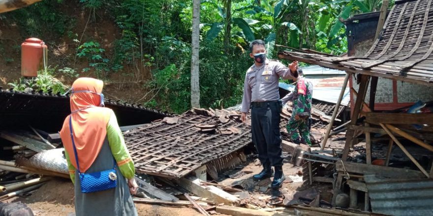 Diterjang Angin Kencang, 42 Rumah di Dua Desa Rusak